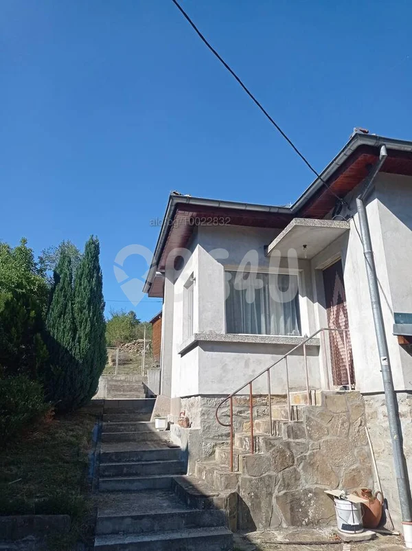 Casă renovată în Balcani perfectă pentru odihnă și relaxare