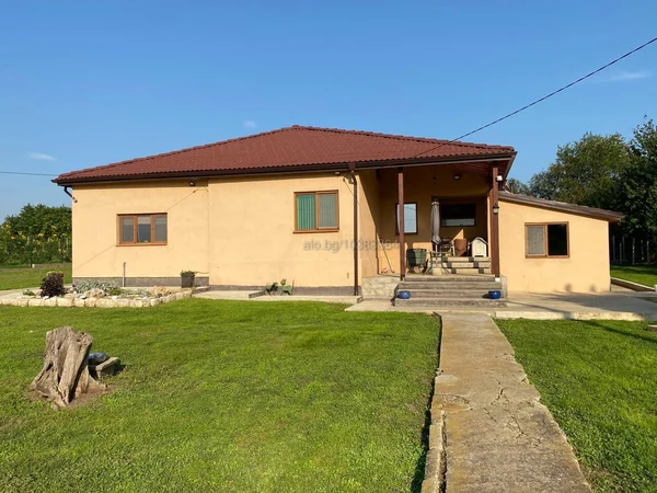 Casă renovată complet, la 10 minute de mare – Chernomortsi, Dobrici