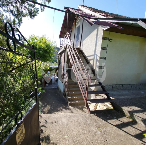 Vilă de vânzare cu curte și piscină – sat Pepelina, regiunea Ruse