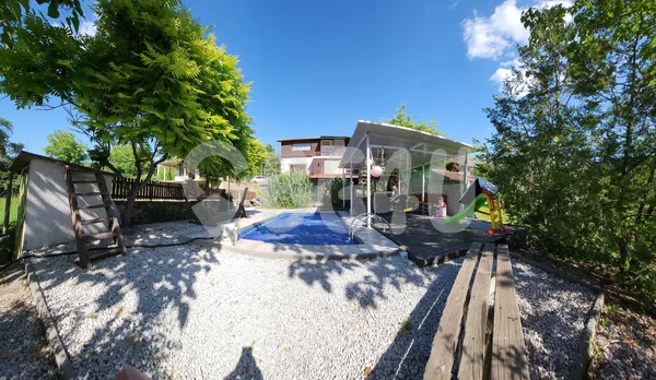 Vilă de vânzare cu curte și piscină , sat Pepelina, regiunea Ruse