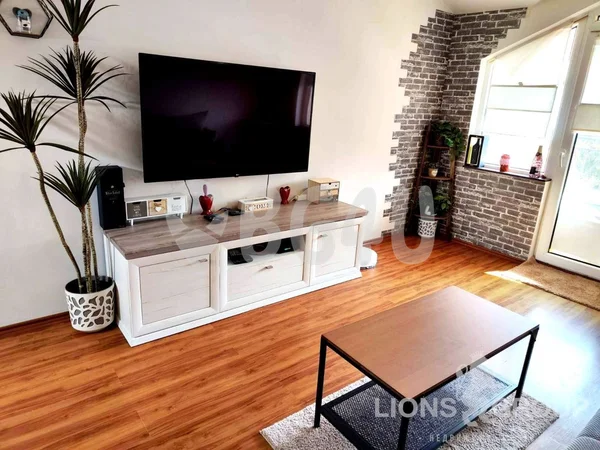 Apartament cu 2 camere complet mobilat, cu vedere la mare